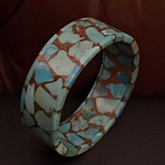 Composite turquoise chip bangle infused with golden metal chips - Picture 7 of 8